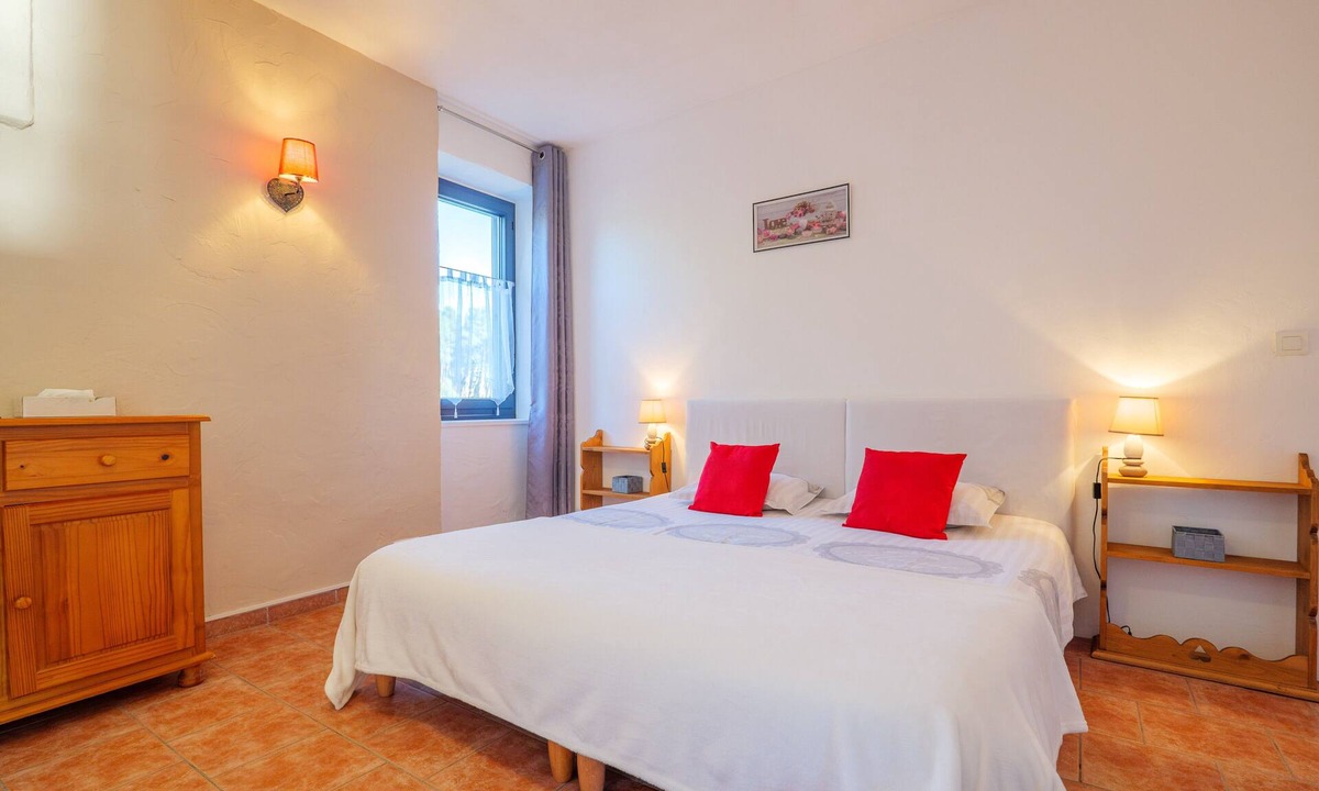 Laurac-en-Vivarais Bed & Breakfast | B&B "Fine" with Shared Terrace, Communal Garden and Wi-Fi