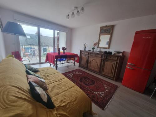 Le Mans Apartment | Balcon privé & déco élégante