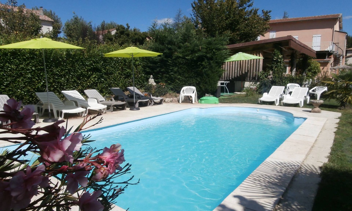 Thueyts House | Bastide Familiale 15 pers river at 800m 7 bedrooms/6 bathrooms/8 WC private swimming pool