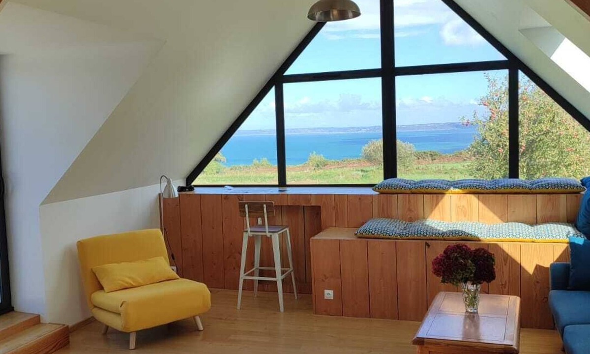 Guimaec House | Beach access house with garden. Sea view from all bedrooms and living areas
