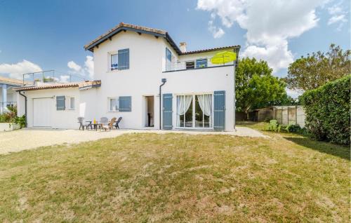 Marennes House | Beach Front Home In Marennes-Hiers-Brouage