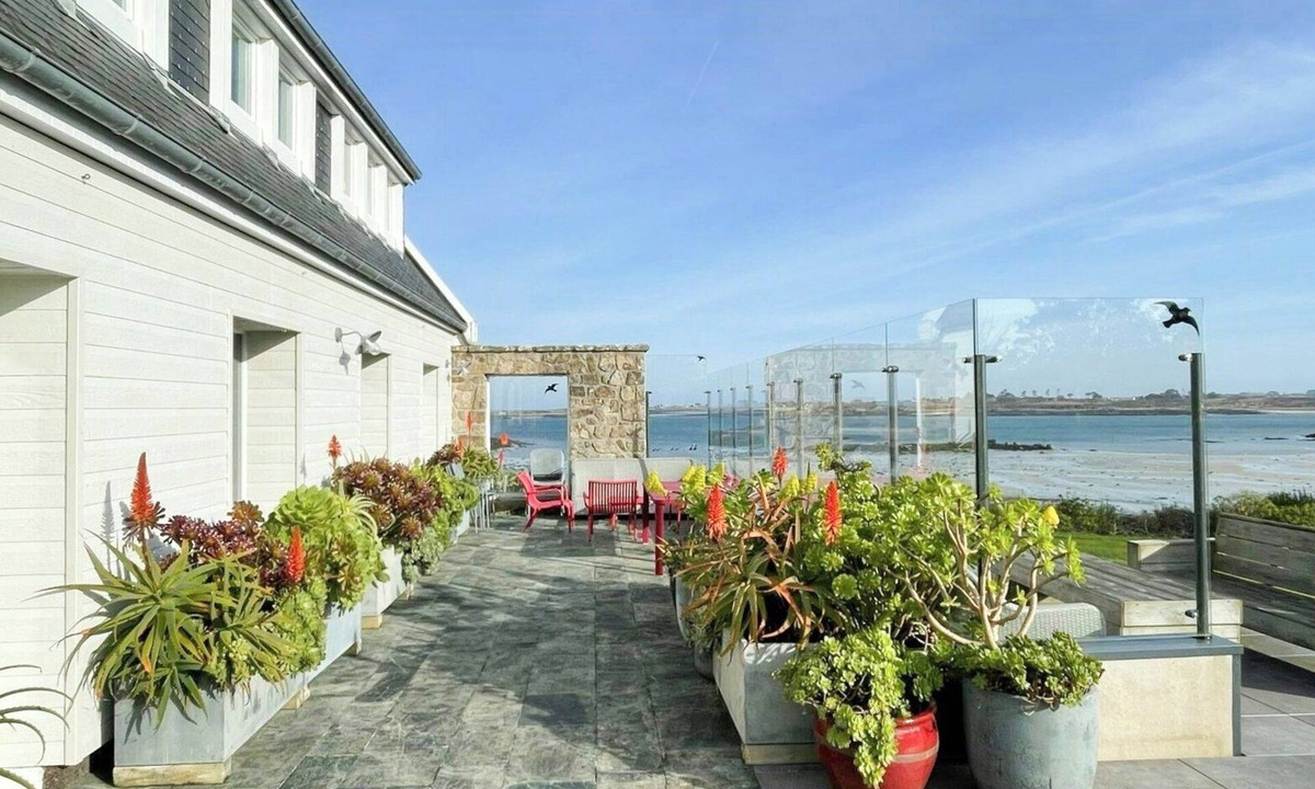 Landeda House | Beach house with 280-degree sea view in Kergoz
