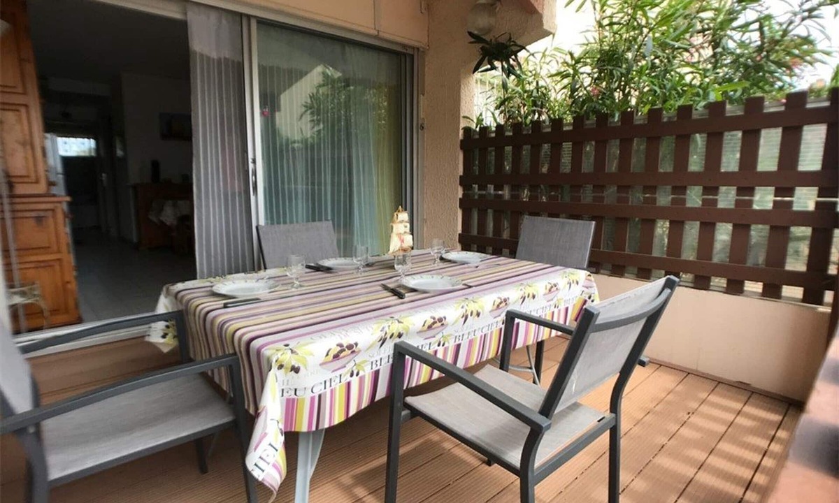 Le Barcares Apartment | Beachfront Apartment with Terrace, Sleeps 4, WiFi, Parking - Le Barcarès