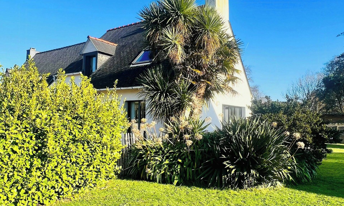 Brignogan-Plage House | Beachside villa with jacuzzi in Brignogan