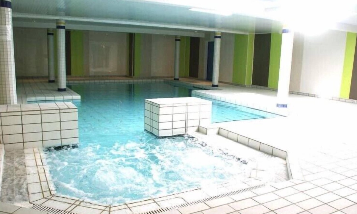 Perigny Apartment | Beautiful apartment in a large private park