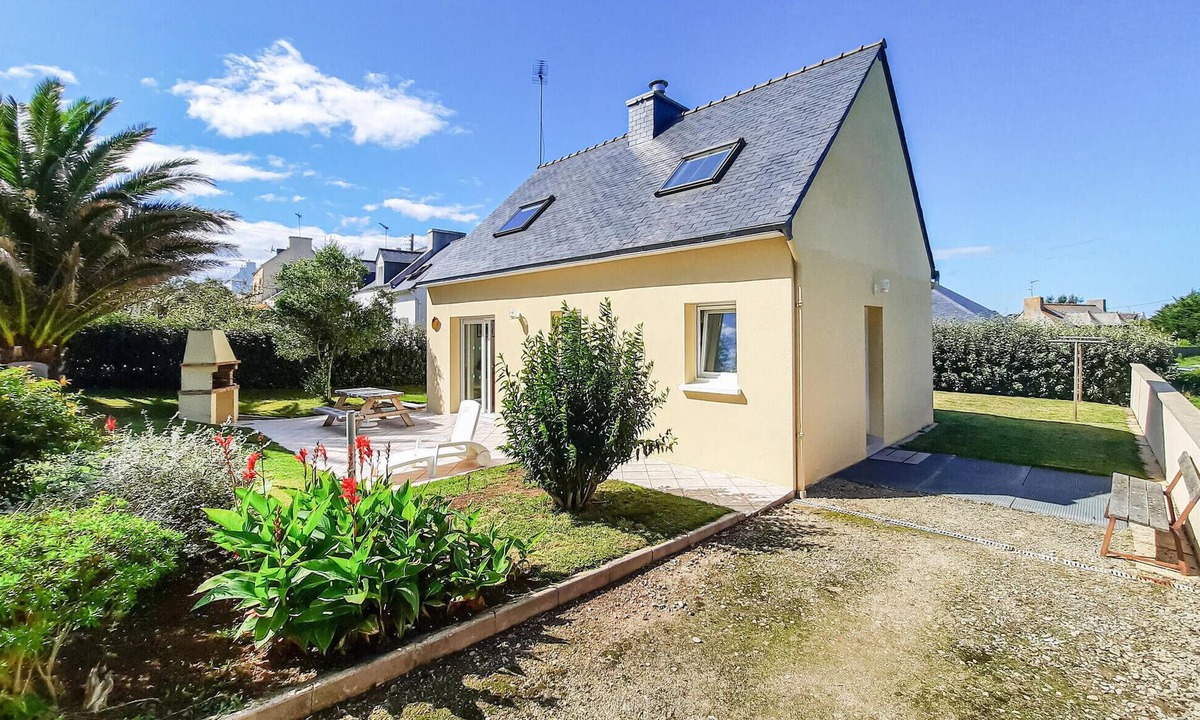 Plouguerneau House | Beautiful home in Plouguerneau with WiFi