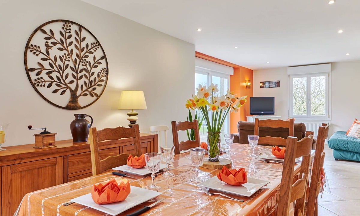 Le Vretot House | Beautiful private villa for 5 guests with WIFI, TV, patio and pets allowed