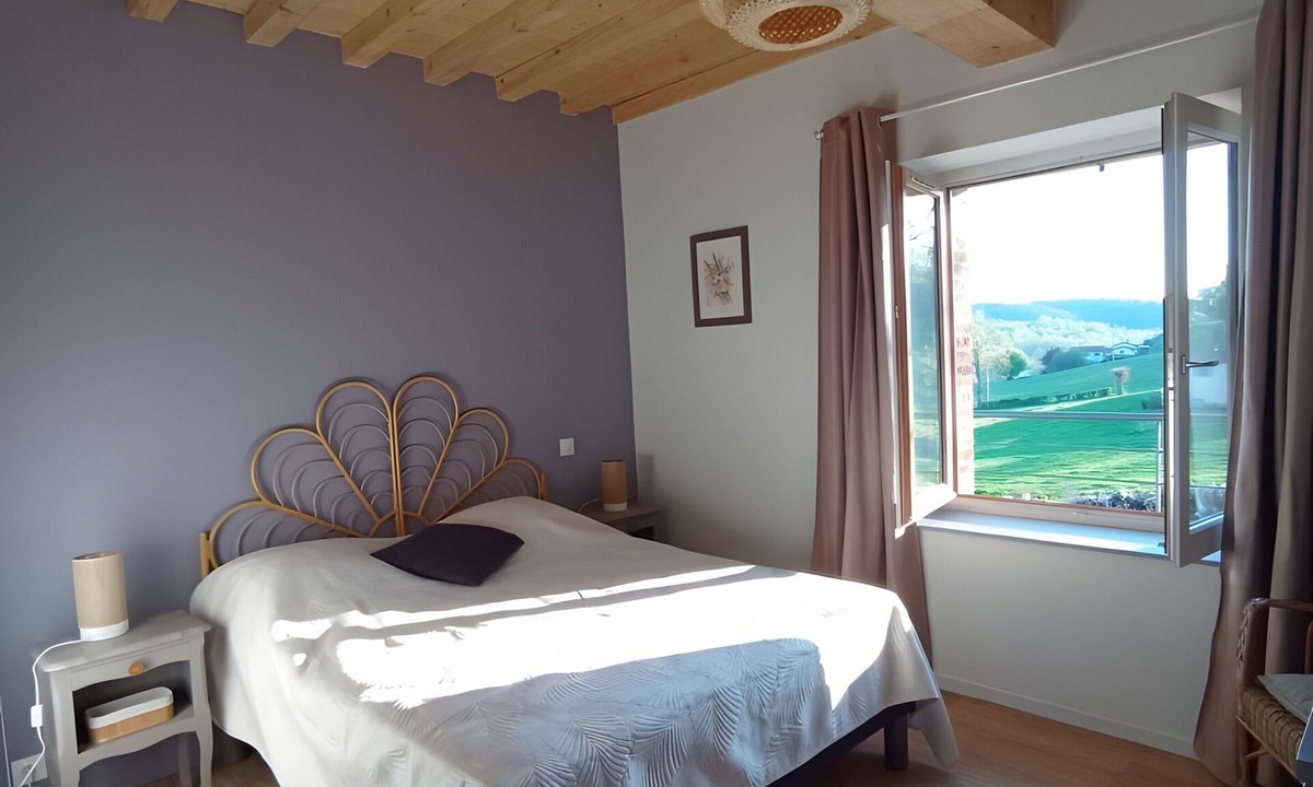 Saint-Martin-Lestra Bed & Breakfast | Bed and Breakfast 'Chambre Rotin' with Shared Pool, Shared Terrace and Shared Garden