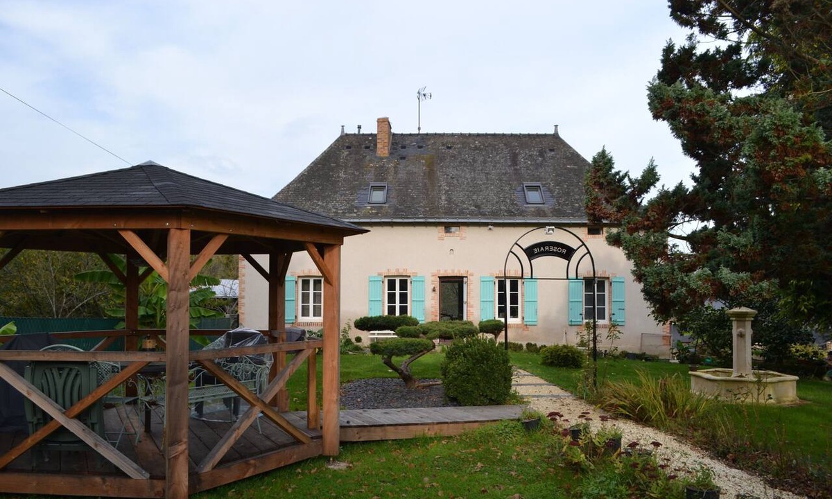 Nyoiseau Bed & Breakfast | Bed and Breakfast 'Le Relais Des Hirondelles-Le Verger' with Wi-Fi