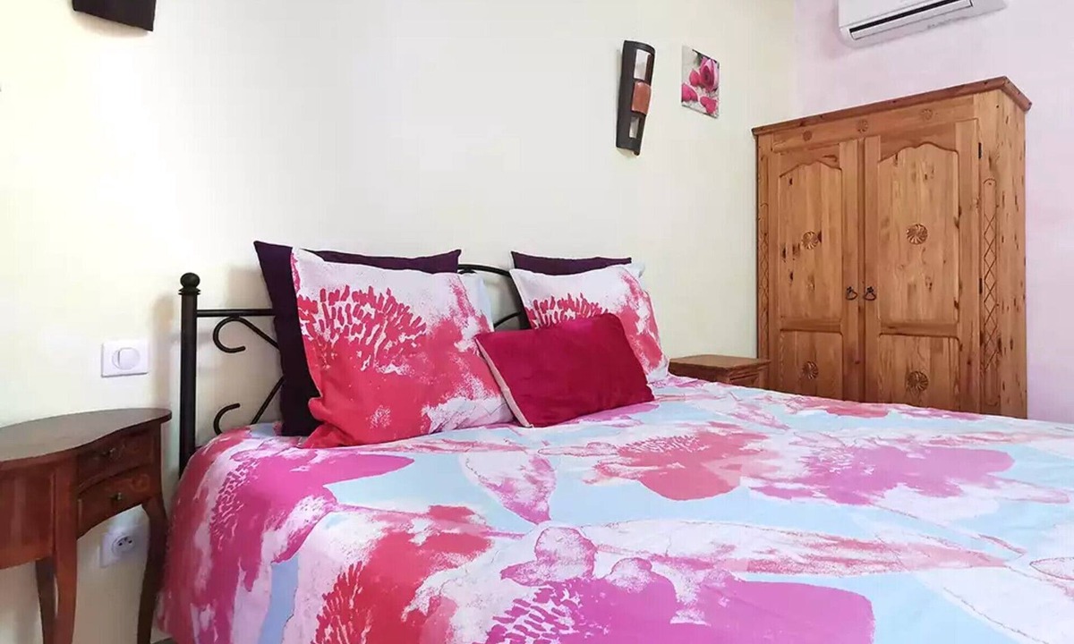Mostuejouls Bed & Breakfast | Bed and Breakfast 'Chambres D'hôtes - Endurme' with Mountain View, Wi-Fi and Air Conditioning