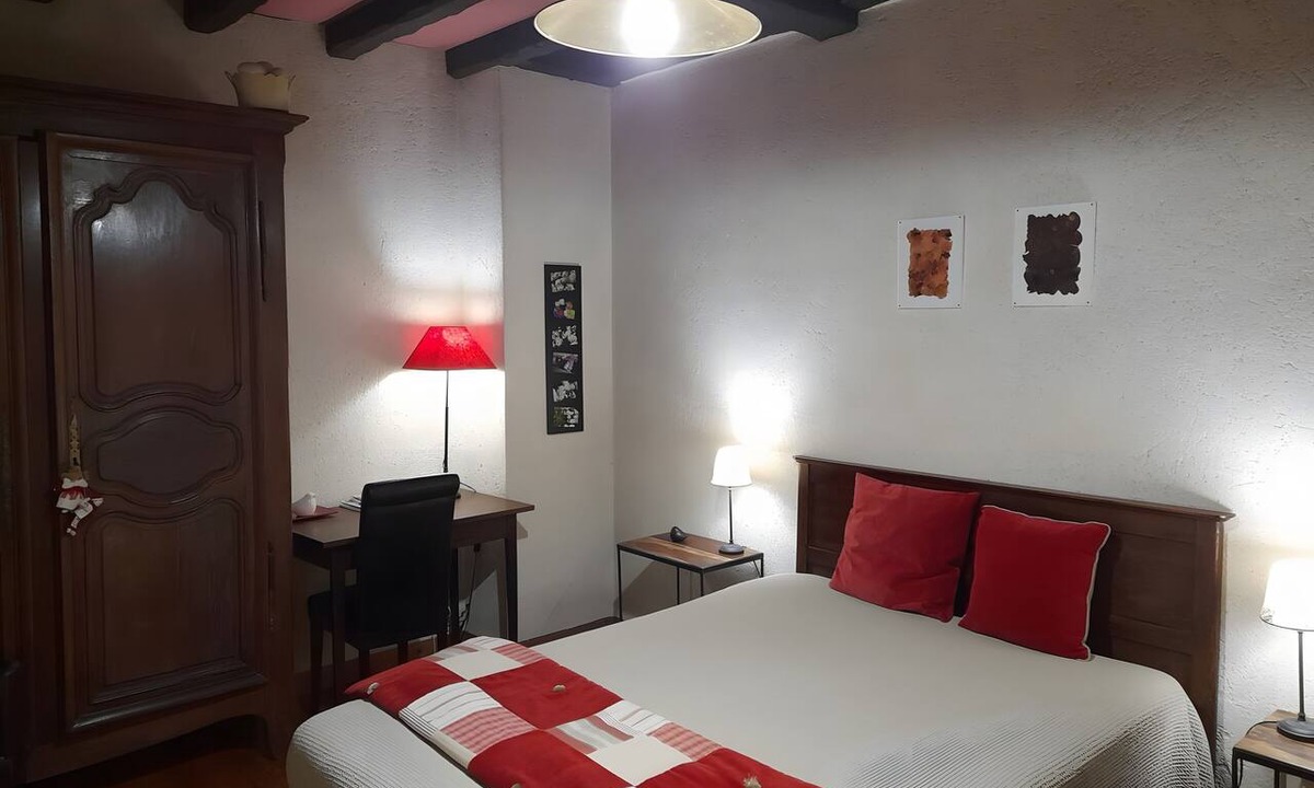 Plougar Bed & Breakfast | Bed and Breakfast 'Chambre Côté Mer' with Shared Terrace, Shared Garden and Wi-Fi