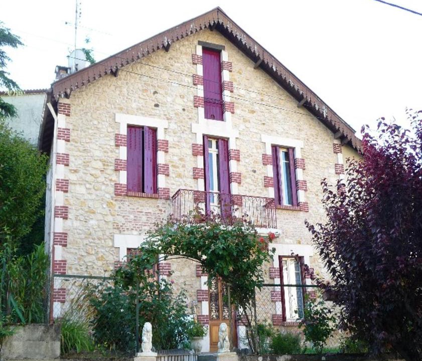 Fumel Apartment | BED AND BREAKFAST LES ROSES MULTICOLORES DU 47