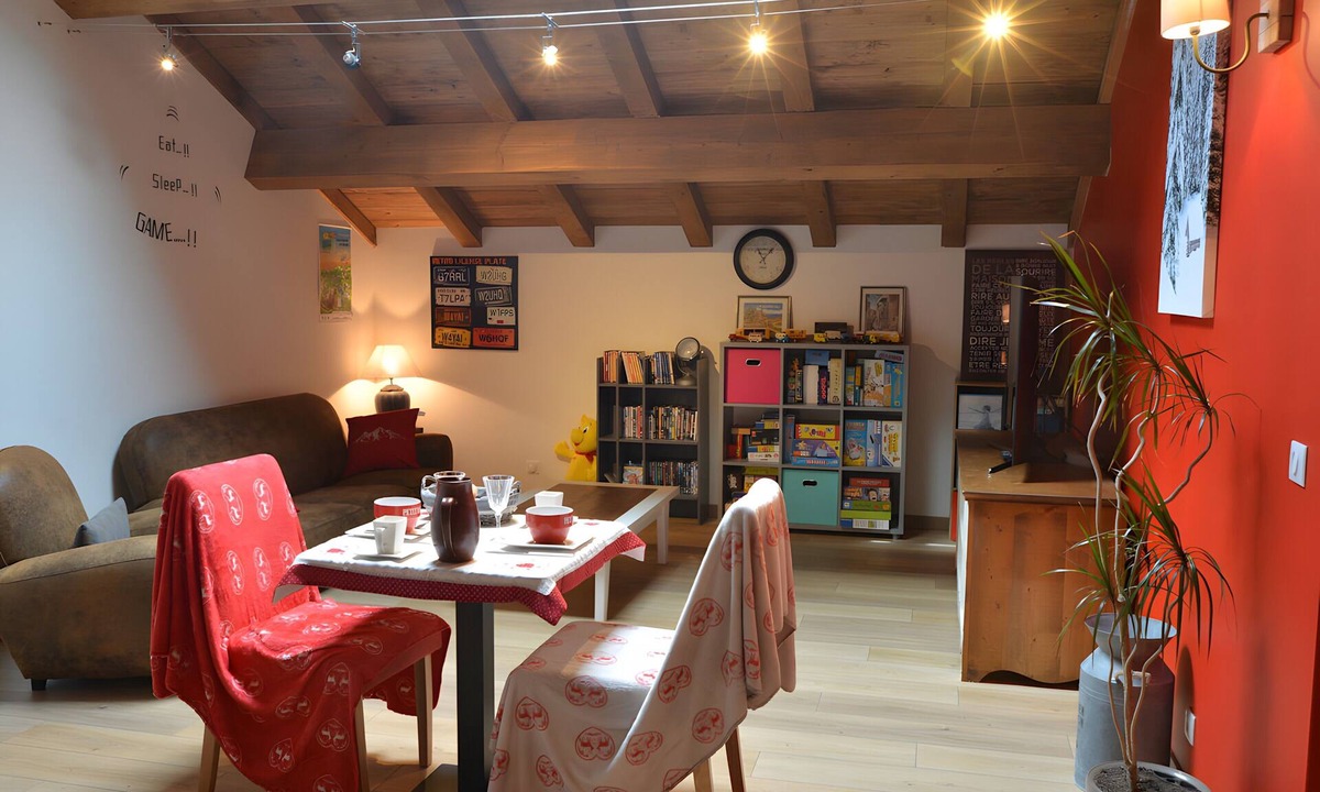 Saint-Martin-en-Vercors Bed & Breakfast | Bed and Breakfast 'La Chambre De Jaxel' with Mountain View, Shared Pool and Wi-Fi