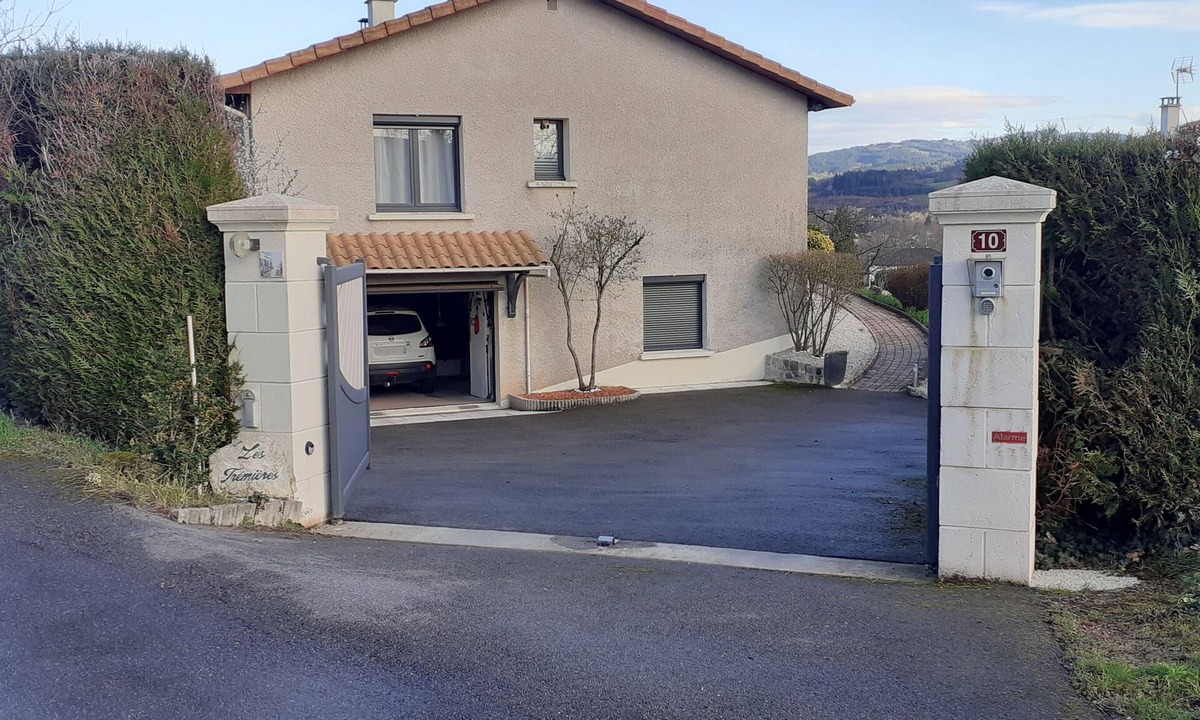 Chauffailles Bed & Breakfast | Bedroom with ensuite bathroom, South Burgundy