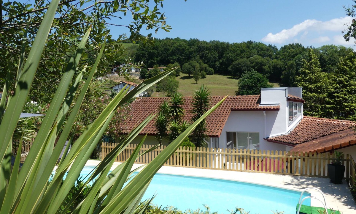 Urrugne Villa | Belle villa 4* avec piscine vue montagne et au calme 6 min de la plage