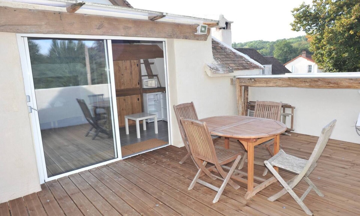 Pommeuse Bed & Breakfast | Bergerie du Château de Pommeuse Modular gîte with 3 to 5 rooms, 8 to 12 guests