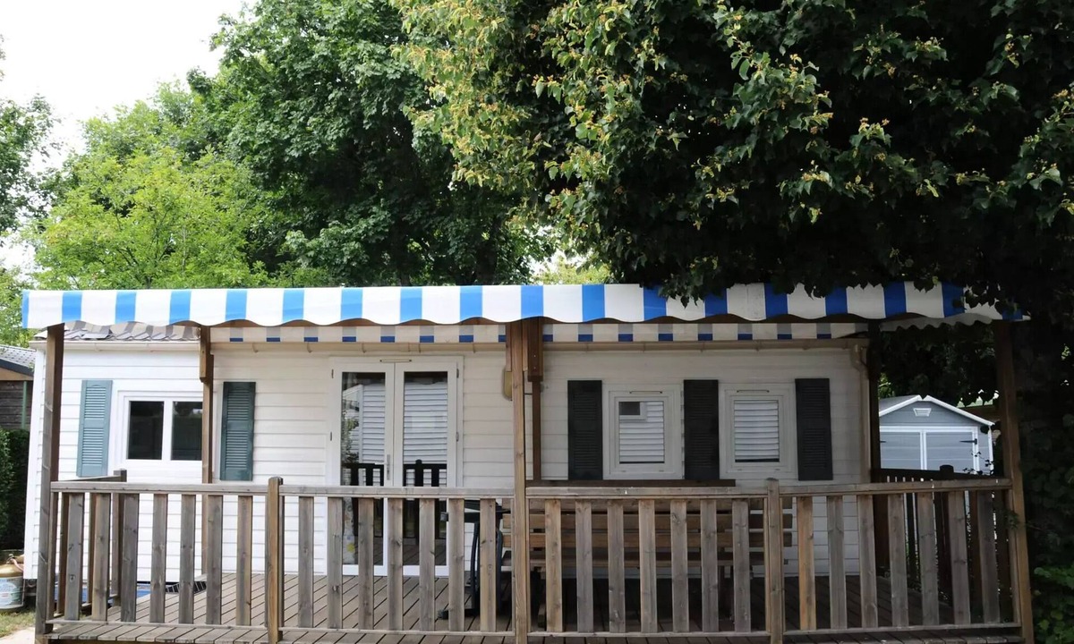 Muzillac House | Berric STANDARD Mobile Home, 27 m² (2 bedrooms) + Covered Terrace + TV, sleeps 5