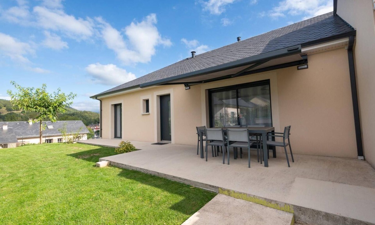 Banassac House | Between brooms and thistles