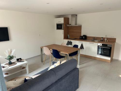 Rosnoen Apartment | Bleu horizon