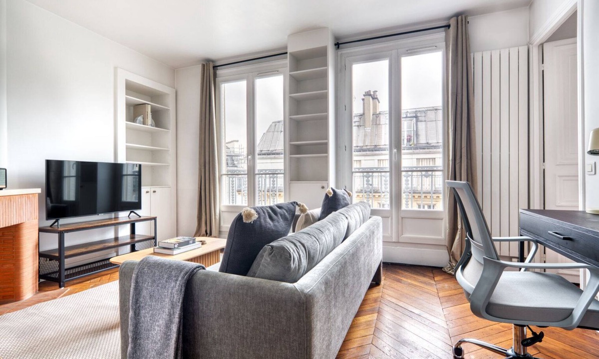 Saint-Vincent-de-Paul Apartment | Blueground | Le Marais, elev, nr Rambuteau St