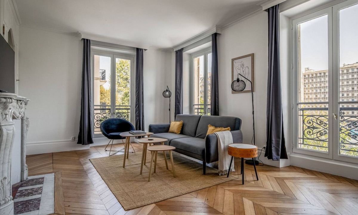 Neuilly-sur-Seine Apartment | Blueground | Neuilly, balcony, nr gardens & shops