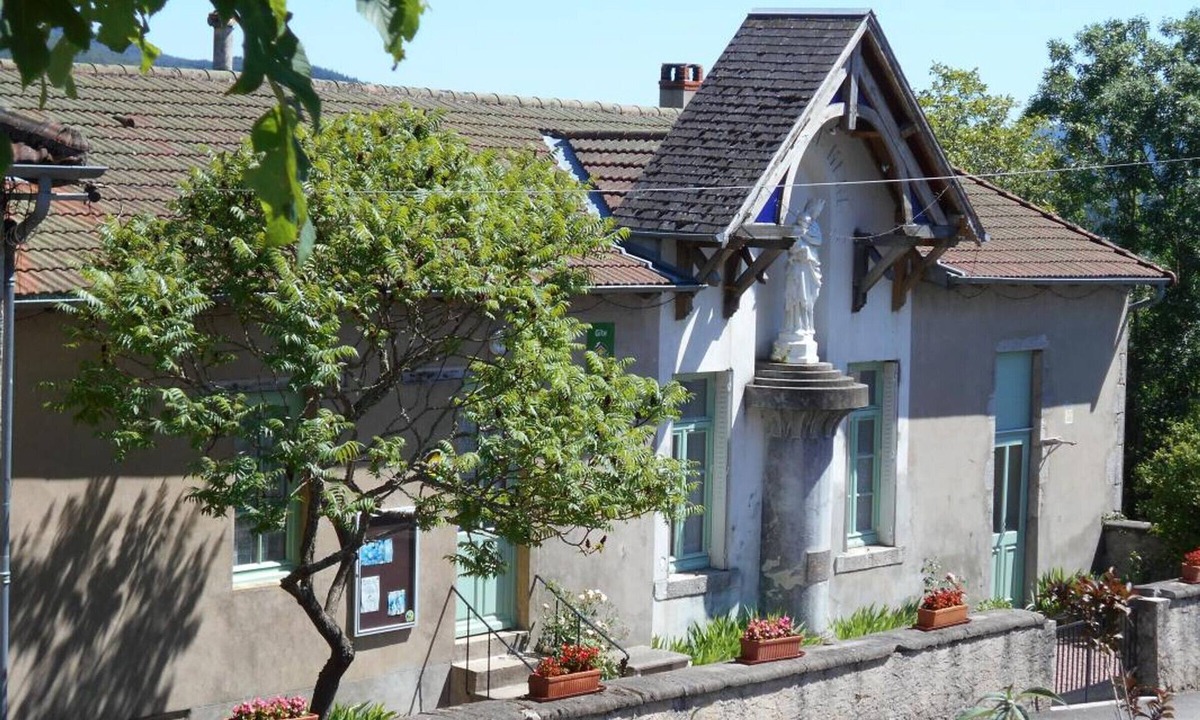 La Chabanne Cottage | Bourbonnais Mountain Cottage 12-14 pers, pets allowed