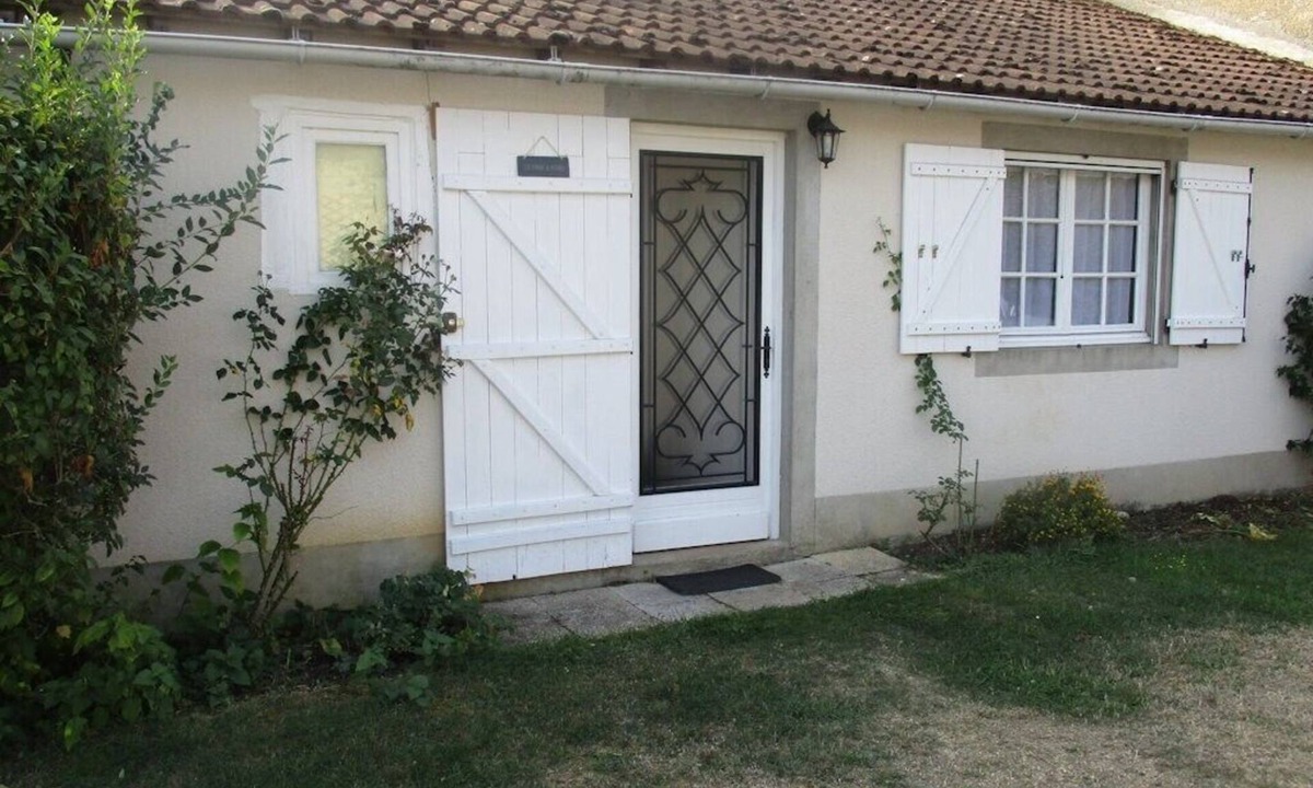 Augy-sur-Aubois House | Bread Oven Cottage – Sleeps 4