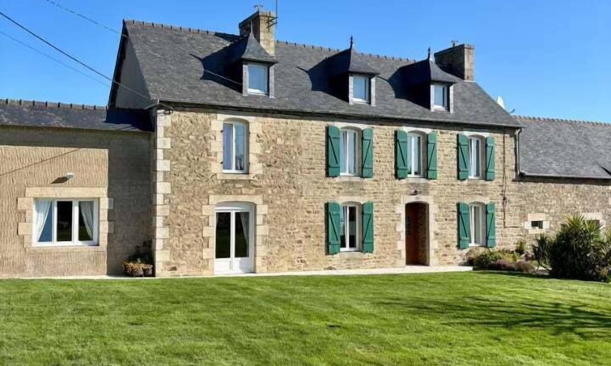 Tredaniel Apartment | Breton longhouse with garden in Trédaniel