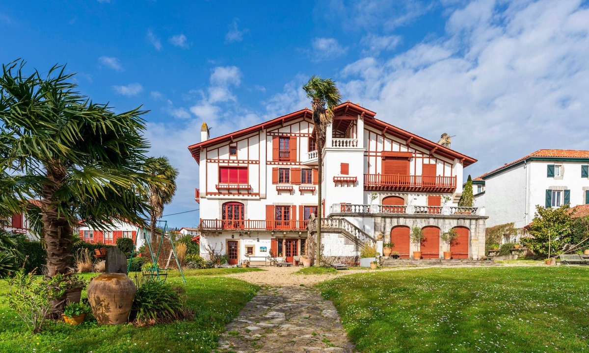 Behobie Apartment | Bright 70 m² Apartment in Urrugne Center