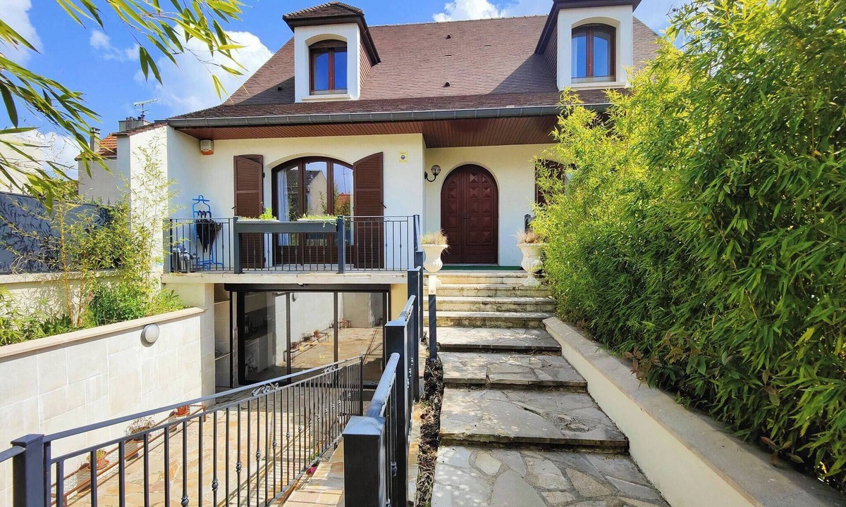 La Courneuve House | Bright and Comfortable Private Home