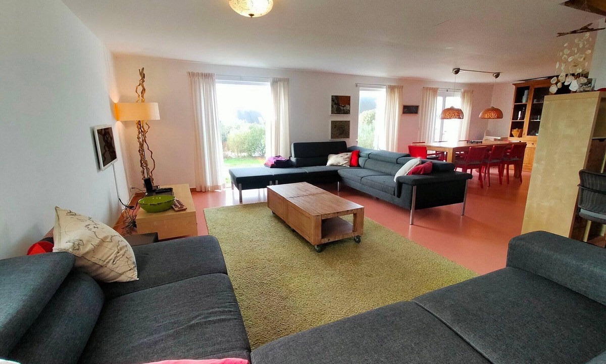 Bangor House | Bright house 800m from beach, pet-friendly, large garden
