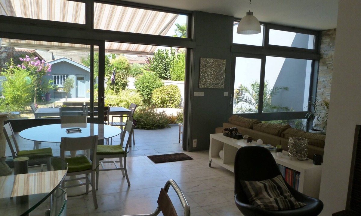 Talence Apartment | Bright house, modern and air conditioned with lovely garden and spa