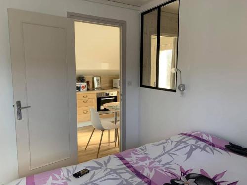 Neris-les-Bains Apartment | Bristol Manor N20 terrasse cuisine et chambre