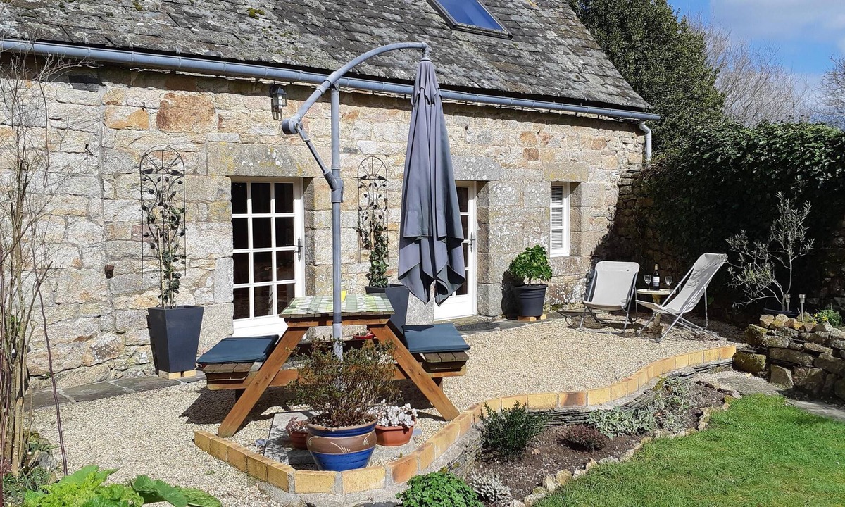 Lescouet-Gouarec Cottage | Brittany Holiday Cottage Gite with Hot Tub & Sauna