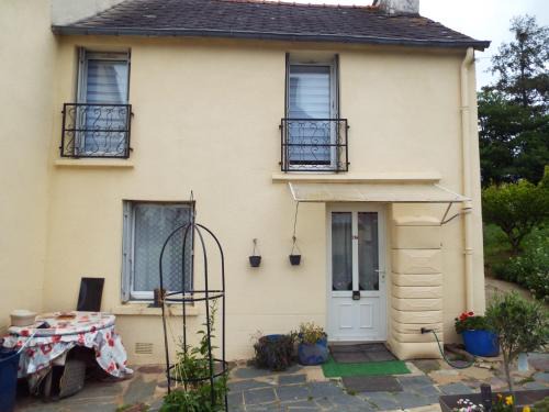 Loyat House | Broceliande gite maison equipee 3 grandes chambres, chez papy et mamie