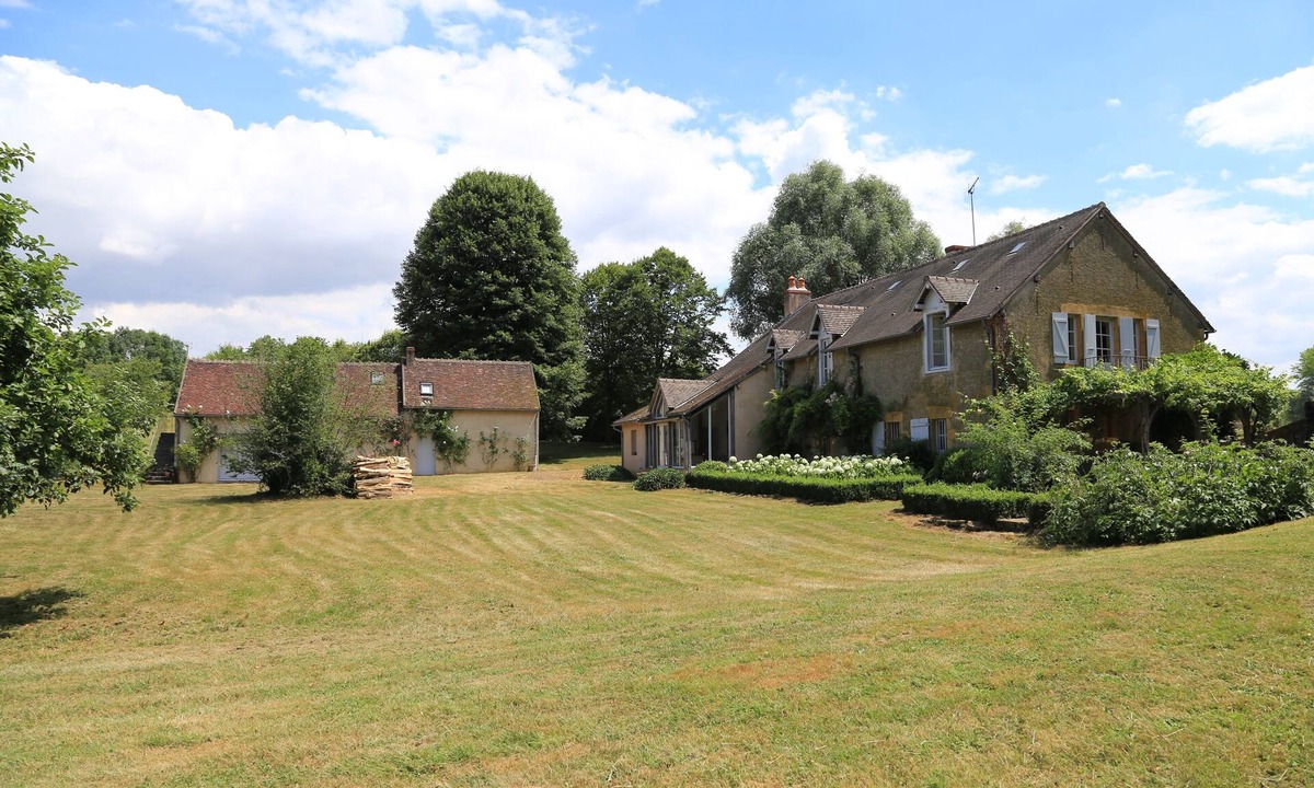 Saint-Benin-d'Azy House | Burgundy: mill in the middle of meadows/12 beds