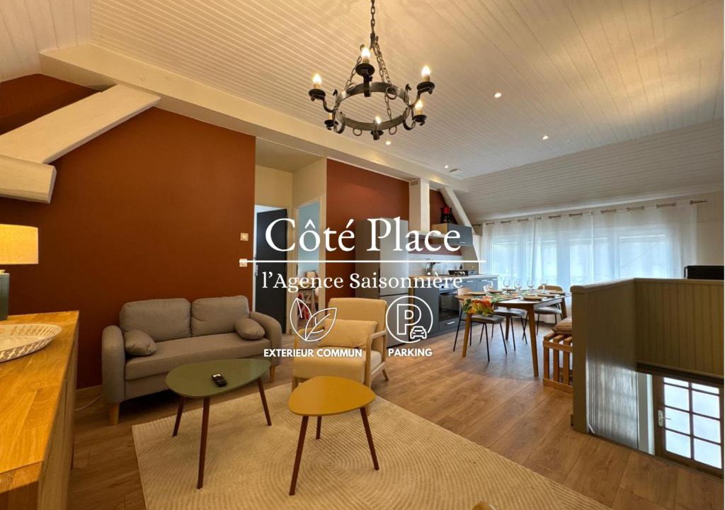 Saint-Martin-de-Brethencourt Apartment | Côté Place - Appartement centre