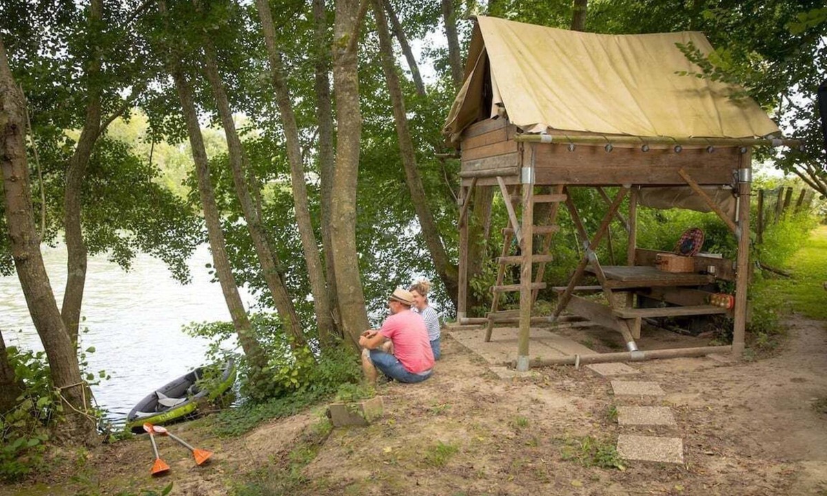 Saint-Jean-les-Deux-Jumeaux Cabin | Cabin & Canoe on the banks of the Marne