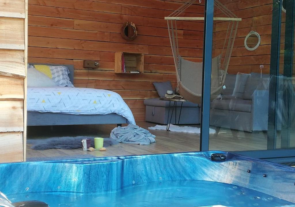 La Roche-Maurice Other | Cabane perchée avec jacuzzi