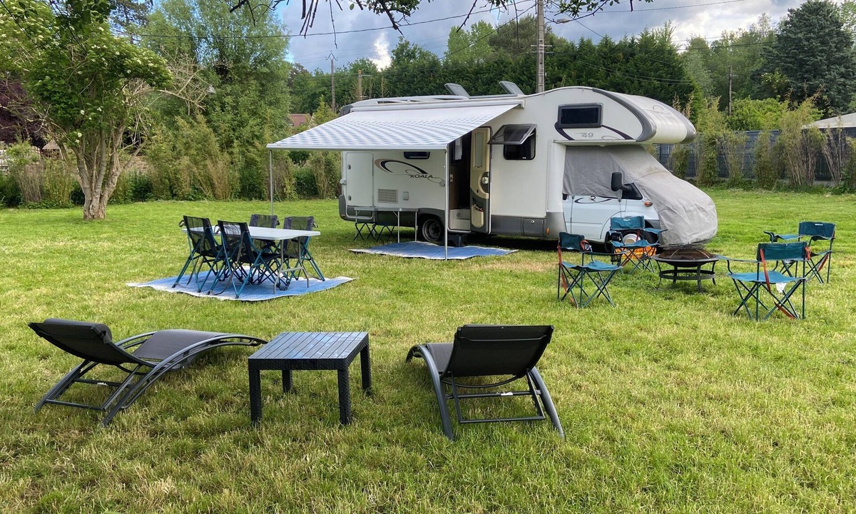 Le Vaudoue House | Camping Car au Charme de la Forêt with garden Forêt Trois Pignons on foot.