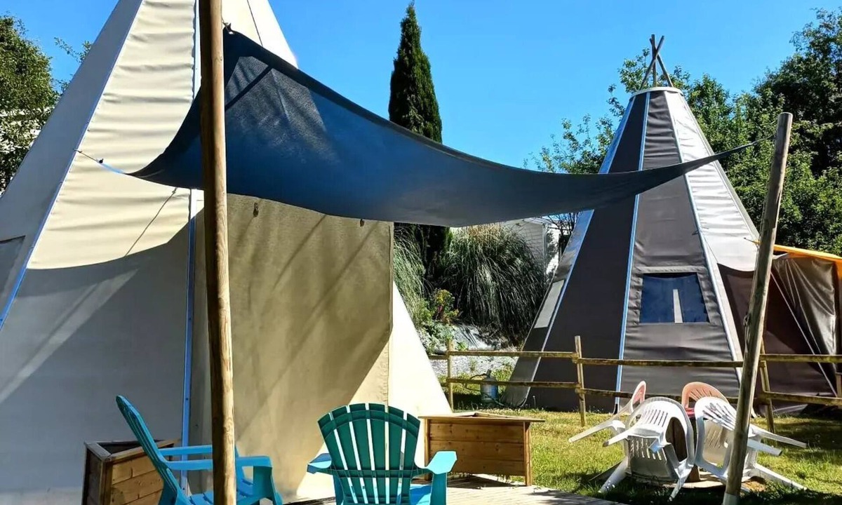 Guillac Cabin | Camping des Cerisiers* - Tipi 3 rooms 4 people Without Sanitary
