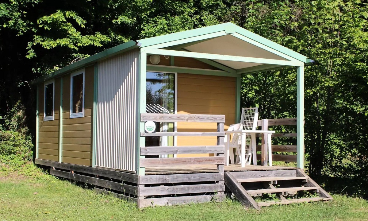 Miribel-les-Echelles Ski Chalet | Camping Le Balcon de Chartreuse* - Chalet Anémone 2 People