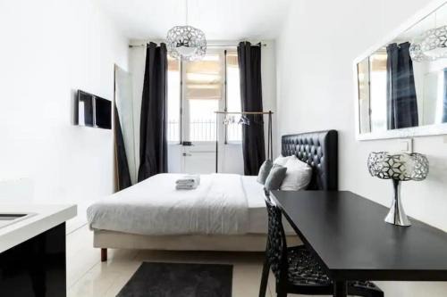 Hopital Saint-Louis Apartment | Canal St Martin Tesson Charming Cosy Studio 2P