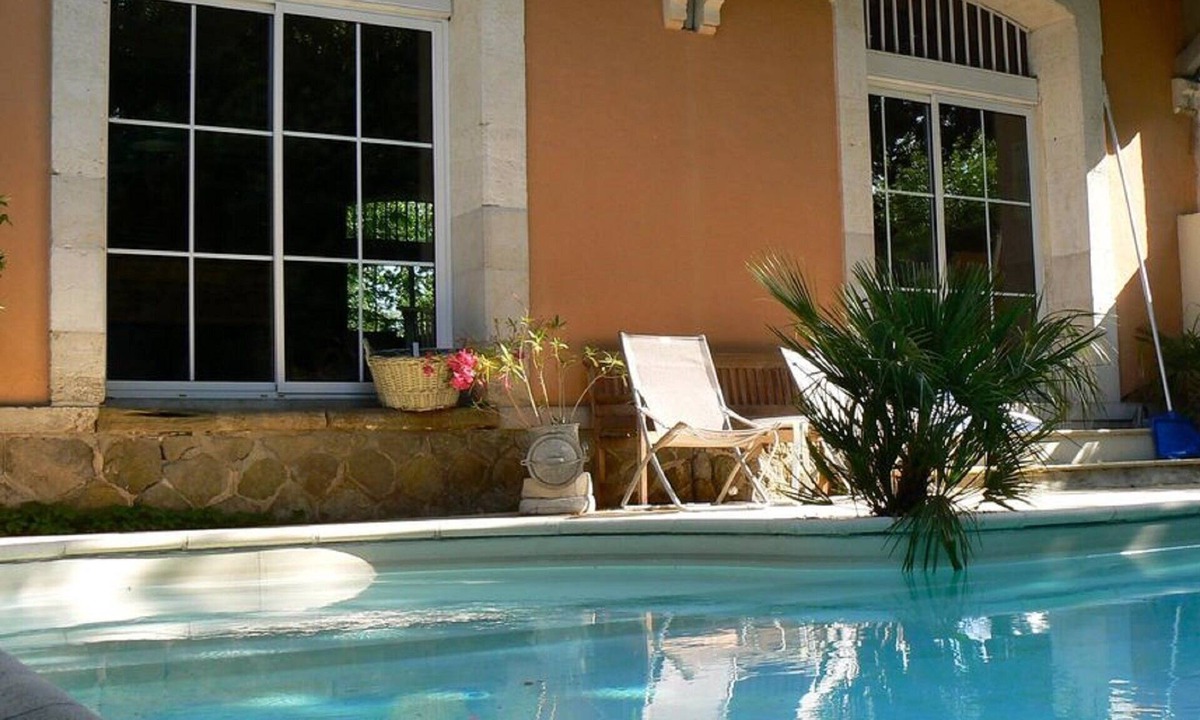 Pomas House | CARCASSONNE : GRAND LOFT AVEC PISCINE PRIVEE DANS VIEILLE GARE