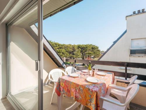 Carnac Apartment | Carnac: Duplex 2 pièces, 28m², près plage, parking, accepte animaux - FR-1-477-116