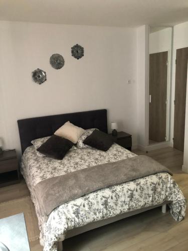 Mennecy House | Casa SM