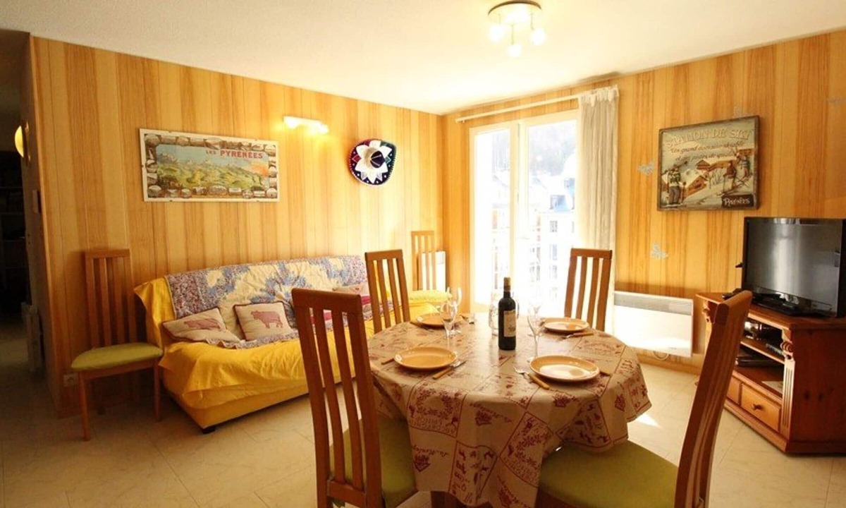 Bagneres-de-Luchon Apartment | Central Apt 6/7 pers. in Bagnères-de-Luchon with parking and pets allowed