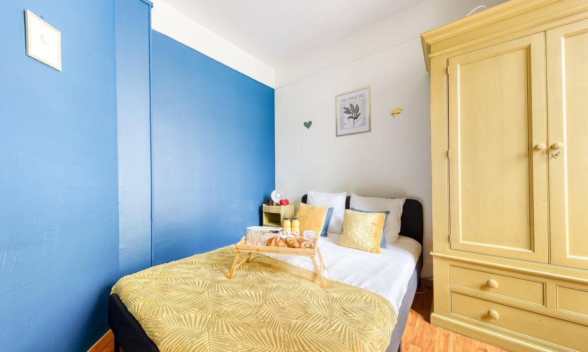 Clichy Apartment | Central Clichy 25m, 12mn from metro13