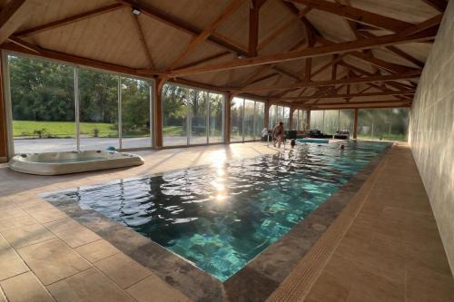 Saint-Bonnet-de-Four Bed & Breakfast | château Camus