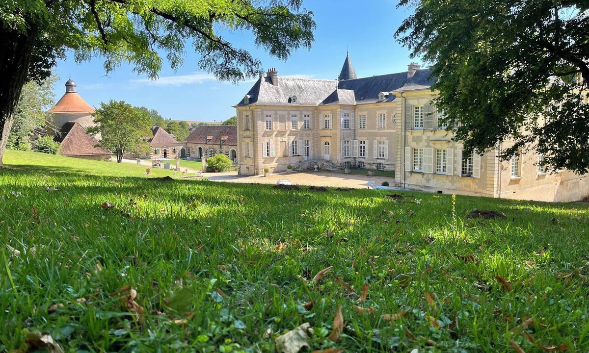Sens-Beaujeu House | Château de Beaujeu